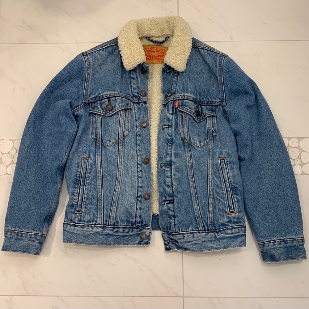 🍋Levi’s Sherpa Jacket